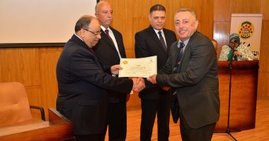 صور.. وزير التنمية المحلية يعلن انتهاء الإجراءات الخاصة بمسابقة المحليات