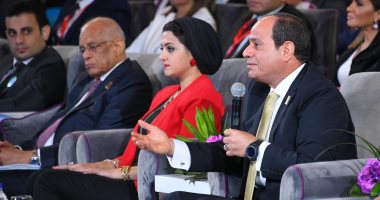 الرئيس السيسى: الطالب المتميز يعمل فى جميع الدول لا بجنسيته ولا بحاجة تانى