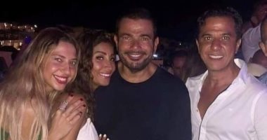 فيديو وصور ..الهضبة عمرو دياب باللوك الجديد بصحبة دينا الشربينى فى اليونان