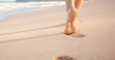 حولى رحلة البحر لـSpa.. أهم فوائد رمل الشاطئ والمياه المالحة لجمالك