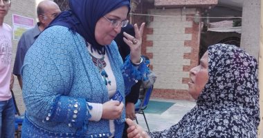 صور.. "القومى للمرأة" بالإسكندرية ينظم قافلة خدمية لأهالى محرم بك