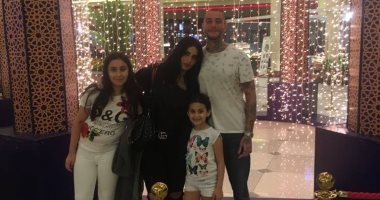مش أول ولا تانى جوازة دى السادسة تابتة .. أحمد الفيشاوى يعلن زواجه من ندى الكامل ويدخل القفص برجليه.. ينشر صورة تجمعهما عبر "إنستجرام".. ويعلق: My Wife.. ومتابعوه: ربنا يسعدك ويخليهالك