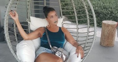 صور.. غادة عبد الرازق بلوك جديد أمام تمثال "رمانة"