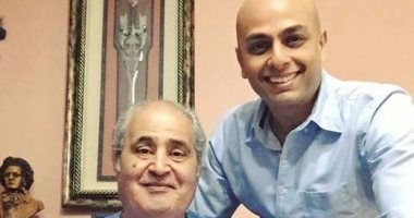 أحمد مراد يكشف كواليس زيارته لـ نبيل فاروق مبدع رجل المستحيل.. صور