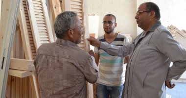 مساعد محافظ كفر الشيخ يتفقد مصنعًا للأثاث.. ويؤكد تشجيع الدولة للقطاع الخاص