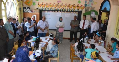 محافظ البحيرة تشيد بمشروع "قرية متعلمة"