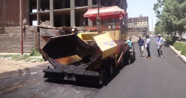 صور.. رصف شارع حوض 18 و800 متر بسور المستشفى الدولى فى الأقصر