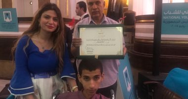 أحد المكرمين من الرئيس: إعاقتى لم تمنعنى من النجاح..والتكريم يشجع على التفوق