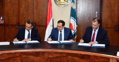 البترول توقع اتفاقية جديدة مع "بى بى" البريطانية للتنقيب بخليج السويس