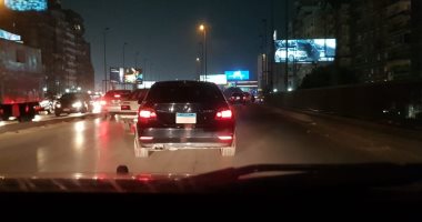 قارئ يرصد سيارة تسير بلوحة مطموسة على محور 26 يوليو