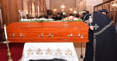 البابا تواضروس باكيًا: رحيل أنبا إبيفانيوس هزنى شخصيًا وكنت استرشد به كثيرا