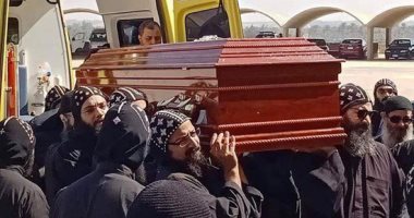 وصول جثمان الأنبا إبيفانيوس إلى دير أبو مقار وبدء صلوات الجناز