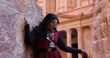 أحلام لـ إليسا: كلنا معك وبندعي لك..بحبك 