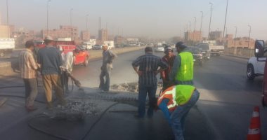 صور.. هبوط بفواصل الطريق الدائرى بالوراق وإجراء أعمال إصلاحات حتى الغد