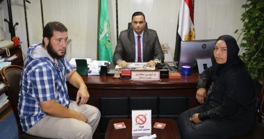 صور.. سكرتير المنوفية يسلم مساعدات مالية لأسر المتوفين بلدغ الثعابين بقويسنا