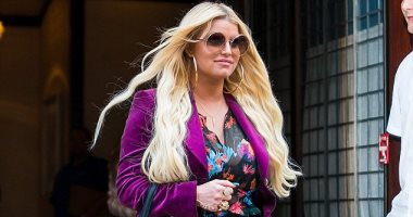 جيسيكا سيمبسون ترتدى جاكت من "Gucci" بـ3569 جنيه إسترلينى