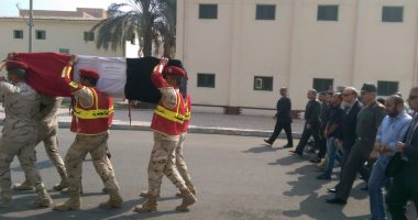 محافظ القاهرة يتقدم جنازة الشهيد ملازم أول عصام محمد تميم نائبا عن الرئيس