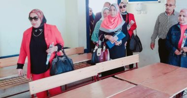 صور.. وكيل تعليم الإسكندرية تتابع تطبيق المنظومة الجديدة ببعض المدارس