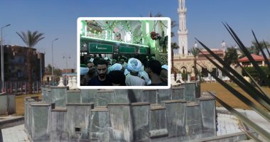 صور.. "ساعة الجمعة" مع "سيدى عبد الرحيم القنائى" بقنا..مدح وذكر ونفحات فى حلقات الصوفية على أنغام الدفوف..عائلات تحضر لقضاء يوم إيمانى روحانى يعقبها تناول الغذاء ..رافعين شعار "شى لله ياسيدى ومدد ياجدى"