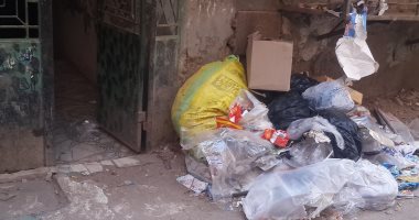 شكوى من تراكم القمامة بطريق شبرا الخيمة حى غرب