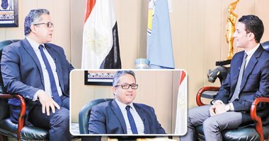 وزير الآثار يكشف أسرار حياته من الطفولة حتى يوم حلف اليمين..خالد العنانى لـ"سرك فى بير":"أبويا من أسرة بسيطة بالزقازيق.. وزوجتى كانت طالبة عندى.. وهذه قصة "أول قلم" من والدى.. وحكاية كلبة أكلتها لبان في إيطاليا