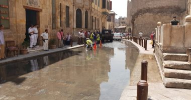 صور.. "الآثار" توضح حقيقة مياه الصرف فى شارع المعز
