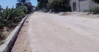 مجلس مدينة الزينية ينتهى من تمهيد طريق الأقصر - العشي