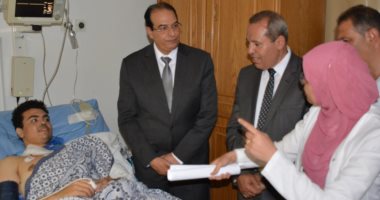 فيديو وصور.. محافظ الدقهلية يزور مصابى حادث بورسعيد ويأمر بمتابعة دقيقة لحالتهم