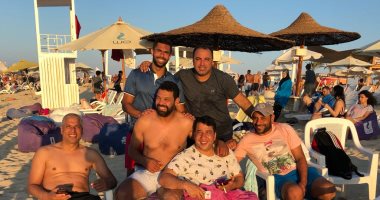 شاهد.. احتفال نجوم الكرة بعيد ميلاد وائل جمعة "ع البحر"