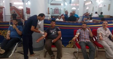 صور.. شباب قرية بالشرقية يتبرعون بـ1319 كيس دم