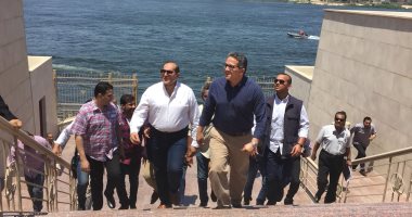 وزير الآثار من معبد الأقصر: أنهينا 90% من طريق الكباش هندسياً ولن نقول انتهى إلا بتعويض أهالى نجع أبو عصبة وبناء كنيسة إنجيلية جديدة ومبان خدمية للكنيسة العذراء.. ويؤكد: نجهز لاكتشاف أثرى بالبر الغربى