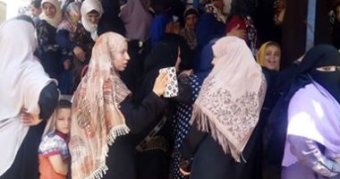 مواطنون يشكون من مكتب السجل المدنى بأشمون بسبب عمله بكمبيوتر واحد