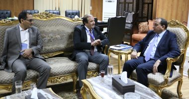 رئيس جامعة بنى سويف يبحث التعاون و مندوبى الأكاديمية العربية بليبيا