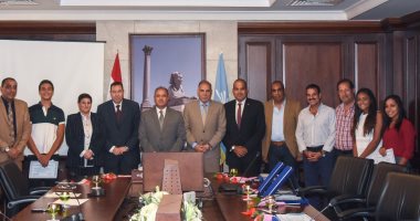 صور.. محافظ الإسكندرية يكرم أبطال العالم للسباحة بالزعانف بصربيا