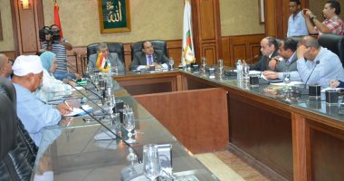 محافظ سوهاج يشكل لجنة لبحث موقف عدم قبول الطلاب بمدارس طما الخاصة