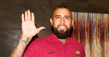 فيدال يصل إلى برشلونة لاستكمال إجراءات انتقاله للبارسا.. فيديو
