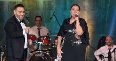 مجد القاسم يفاجئ جمهور القلعة بالفنانة مى كساب ويقدمان أغنية "غمض عينيك"