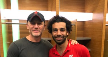شاهد.. محمد صلاح يقع فى قبضة "جيمس بوند"