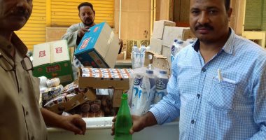 صور.. تموين الأقصر تحرر 5 محاضر و1500 عبوة عصائر وألبان منتهية الصلاحية