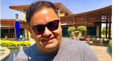 إدوارد يهنئ إليسا بألبومها الجديد "إلى كل اللى يحبونى"