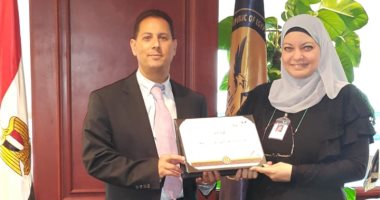  رئيس الرقابة المالية يكرم العاملين المتميزيين بالهيئة لأول مرة منذ 2009