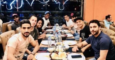صور.. أحمد حسن يحتفل مع لاعبى بيراميدز بـ"أكلة سمك" بعد الفوز على إنبى
