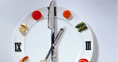 5 أخطاء شائعة لفقدان الوزن نرتكبها بعد الساعة 5 مساءً