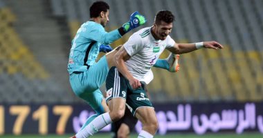فيديو وصور.. الشناوى ينقذ مرمى الأهلى من انفراد للمصرى