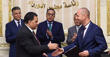 رئيس الوزراء يشهد توقيع اتفاقية تعاون لوزارة النقل