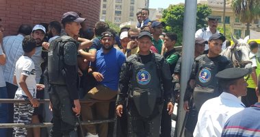 صور.. زحام كبير لشراء تذاكر الاتحاد والترجى بالبطولة العربية