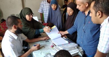 لجنة مديرية التموين بالمنيا تتابع إضافة المواليد بمركز ملوي