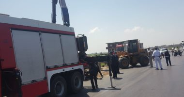 فتح طريق إسكندرية الزراعى بعد رفع أثار انقلاب سيارة مواد بترولية بالبحيرة
