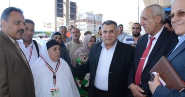 سكرتير محافظة البحيرة يودع أفواج حجاج الجمعيات الأهلية