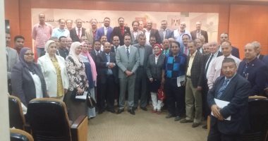 معلم فى تكريم "القوافل التعليمية": " التراب اللى بيمشى عليه جنودنا على رأسى "